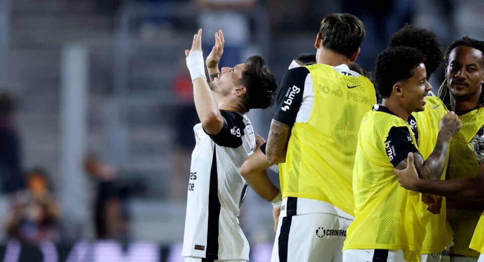 Corinthians é eficiente e derrota Athletico na Arena da Baixada