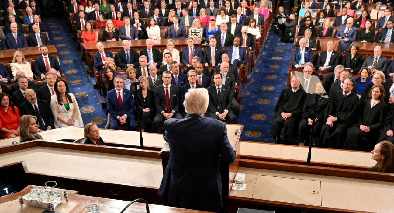 Trump proclama "era de ouro" em discurso sobre estado da União