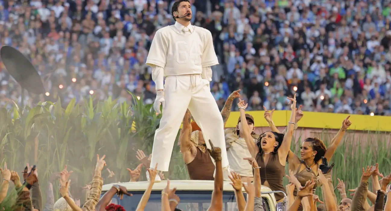 Final do futebol americano vira festa multicultural pró-imigrantes