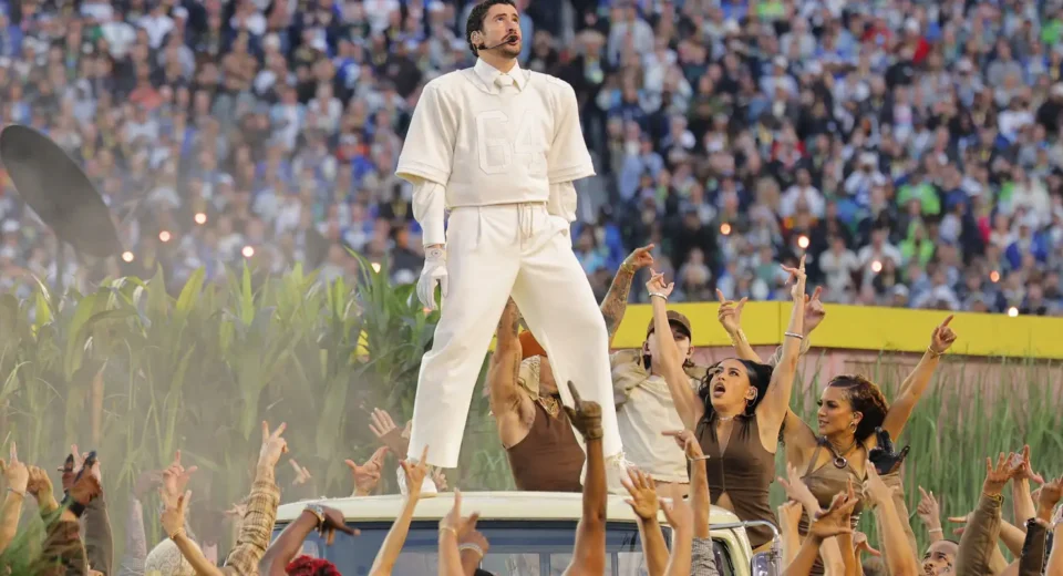 Final do futebol americano vira festa multicultural pró-imigrantes