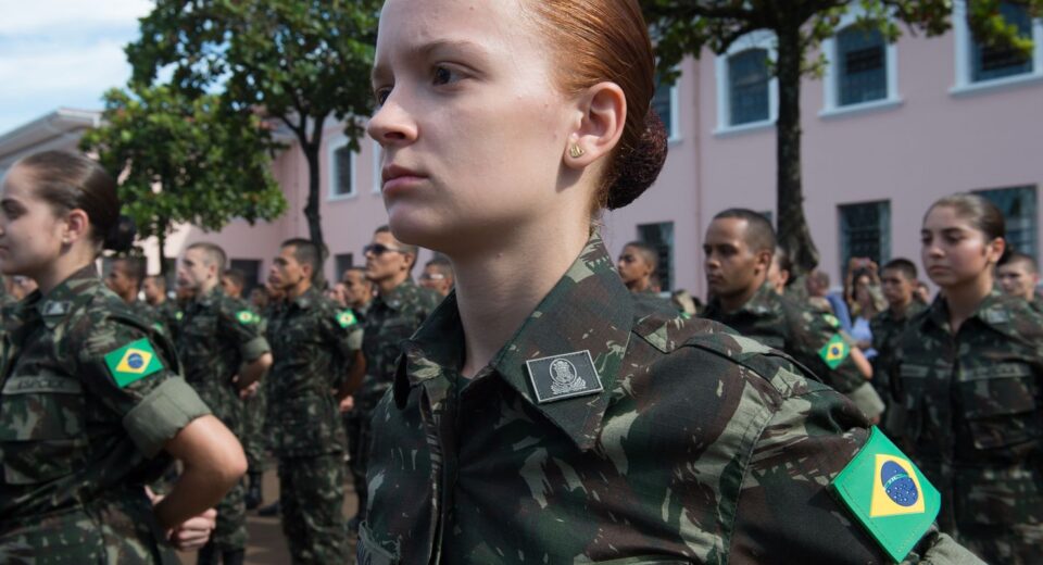 Exército inicia no Rio incorporação da 1ª turma de mulheres recrutas