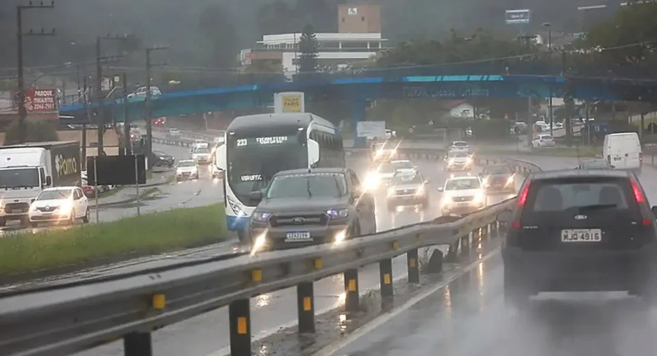 SC tem alerta vermelho para alagamentos e deslizamentos na capital
