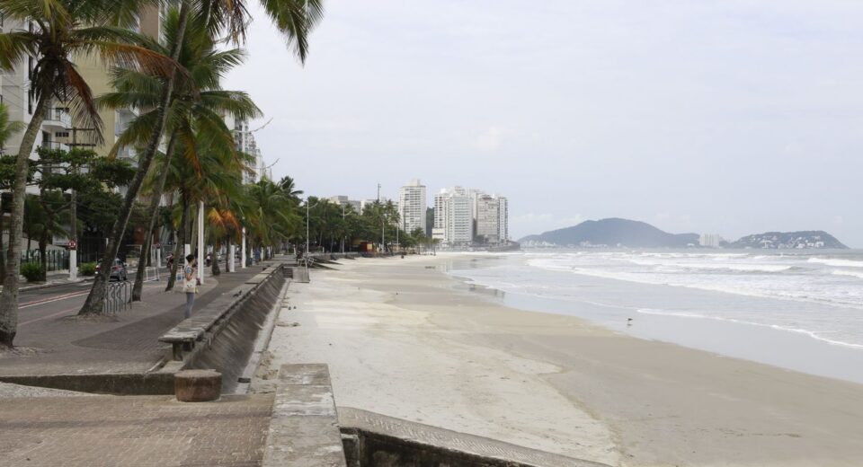 Carnaval: bombeiros salvam 348 vítimas de afogamento no litoral de SP