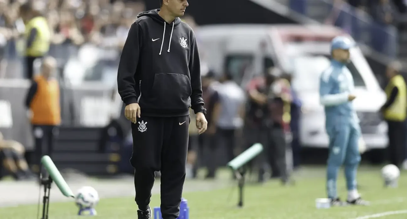 Técnico Lucas Piccinato é demitido da equipe feminina do Corinthians