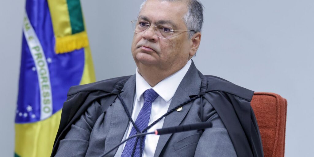 Dino manda suspender pagamento de penduricalhos nos Três Poderes