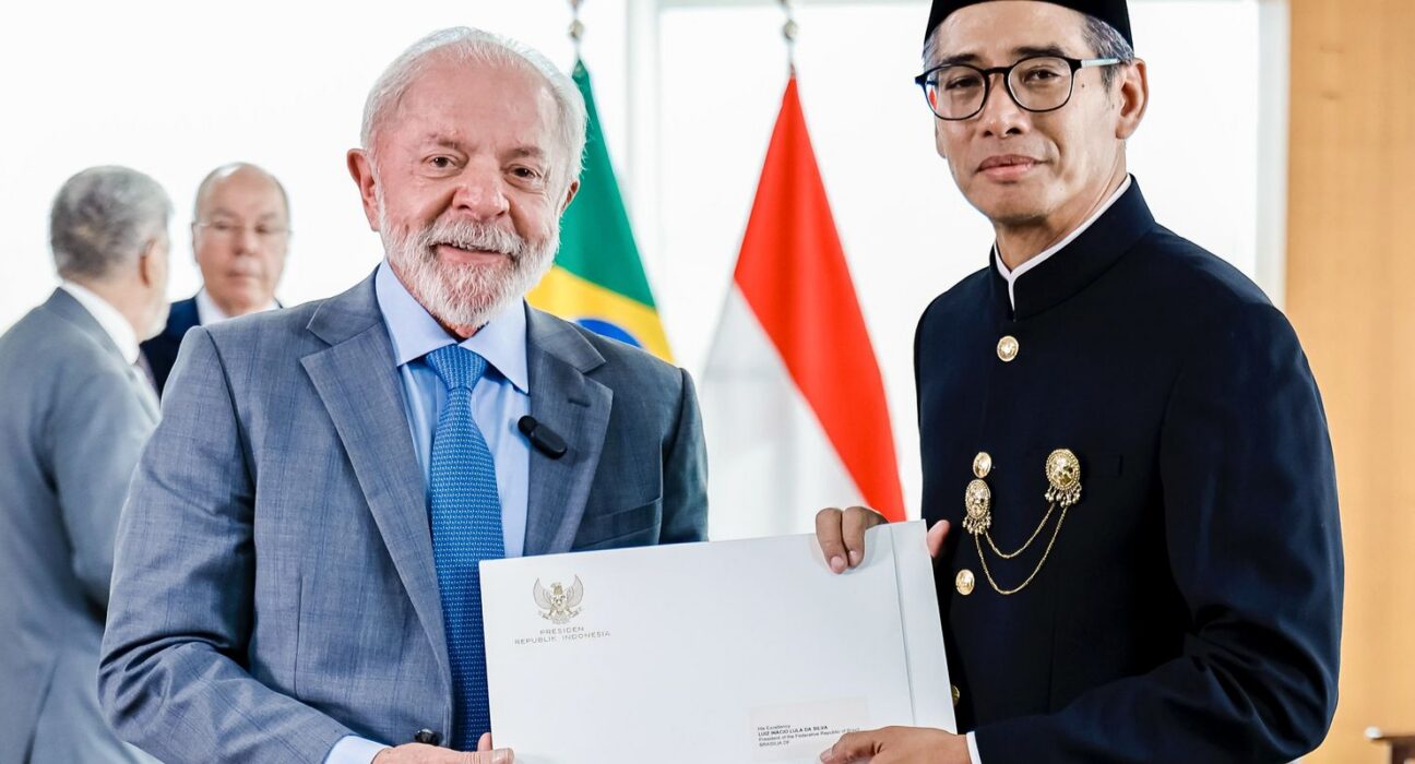 Lula recebe credenciais de nove novos embaixadores