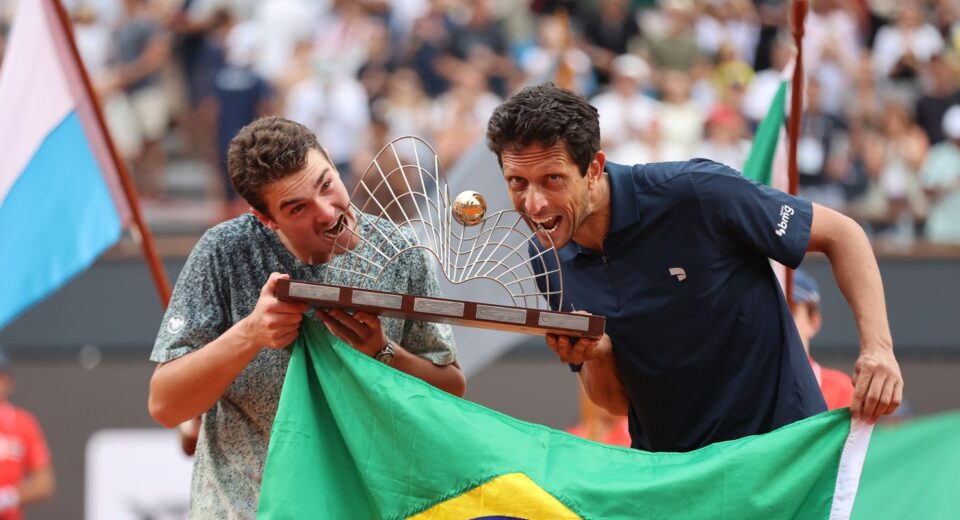 João Fonseca e Marcelo Melo garantem título de duplas do Rio Open