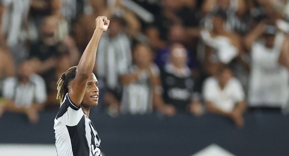 Botafogo supera Nacional e segue vivo na Pré-Libertadores