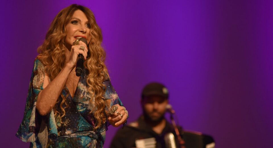 TV Brasil exibe show acústico para comemorar 75 anos de Elba Ramalho