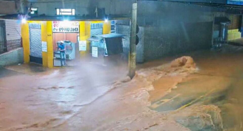 Sobe para 22 total de mortos por chuvas em Juiz de Fora e Ubá