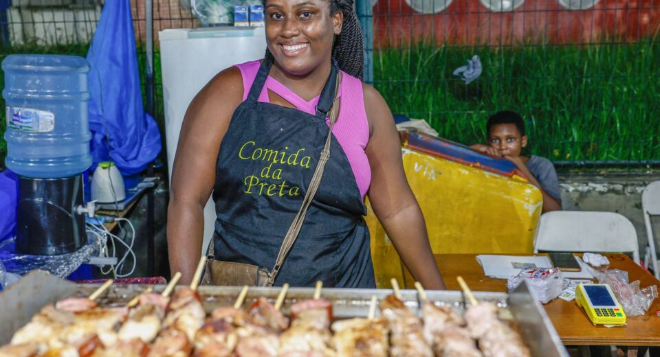 Mães ambulantes cobram pontos de apoio para crianças no carnaval