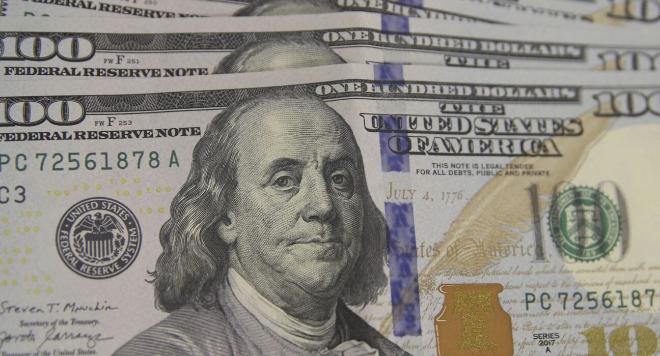 Dólar sobe para R$ 5,22 em dia de turbulência internacional