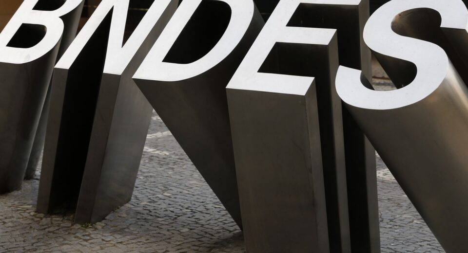 BNDES libera R$ 280 mi para fábrica de bateria da transição energética