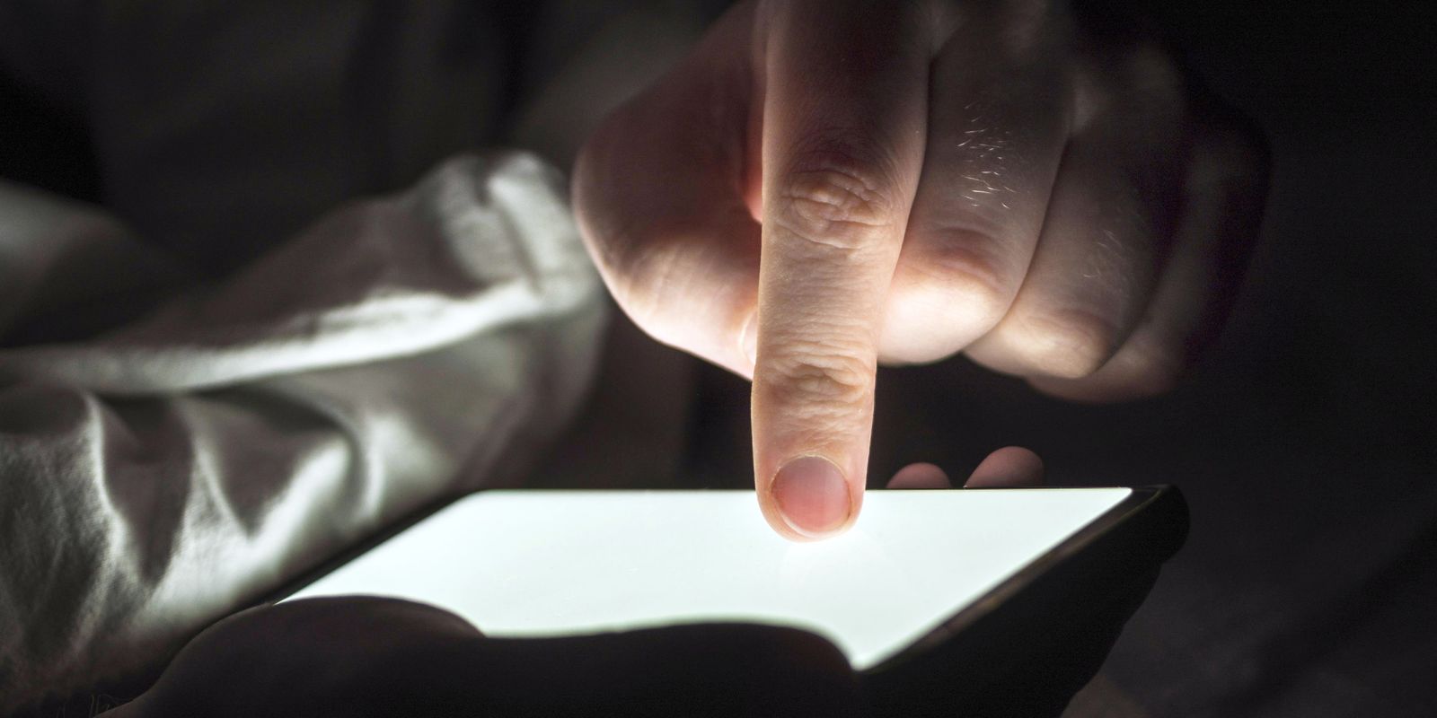 Conteúdos falsos criados com IA mais que triplicam entre 2024 e 2025