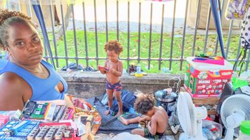 Rio de Janeiro (RJ), 17/02/2026 – Lílian Conceição Santos não tem com quem deixar os filhos para trabalhar
Foto: Movimento Elas por Elas