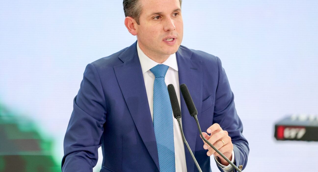 Fim da Escala 6x1 pode ser votado em maio, diz presidente da Câmara