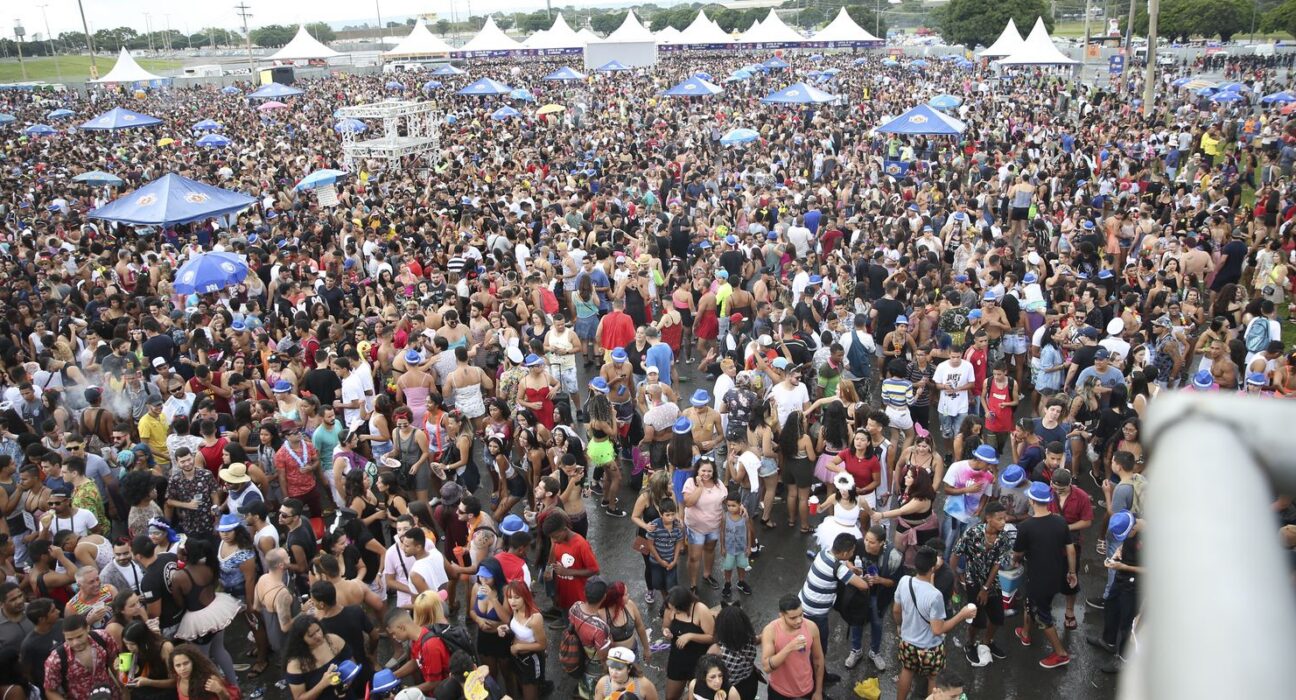 Carnaval requer prevenção de acidentes com rede elétrica, diz Abradee