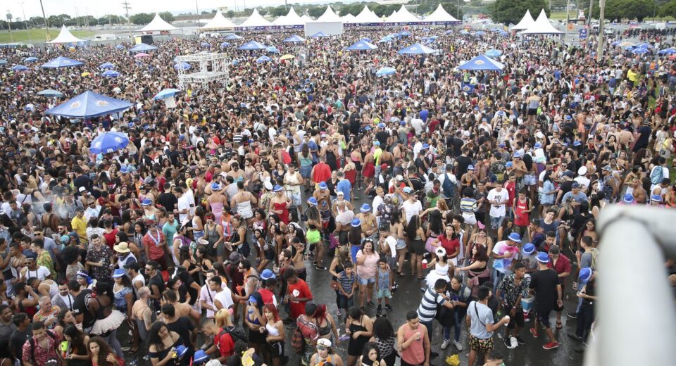 Carnaval requer prevenção de acidentes com rede elétrica, diz Abradee