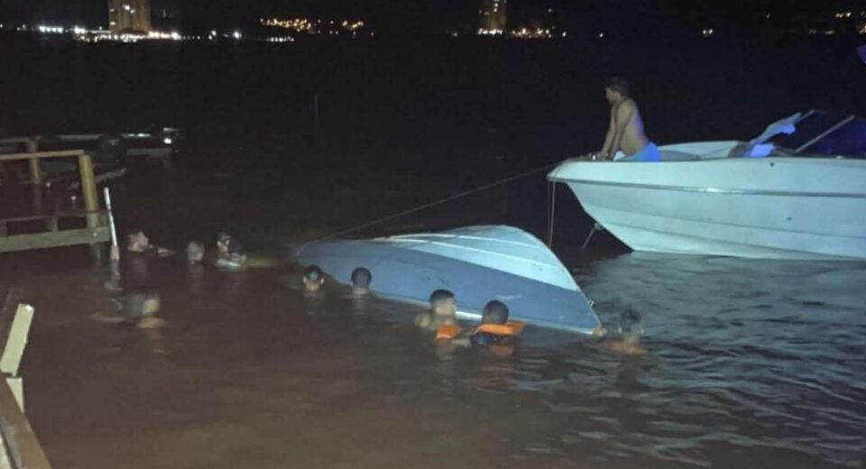 Lancha colide com píer e deixa seis mortos na divisa entre MG e SP