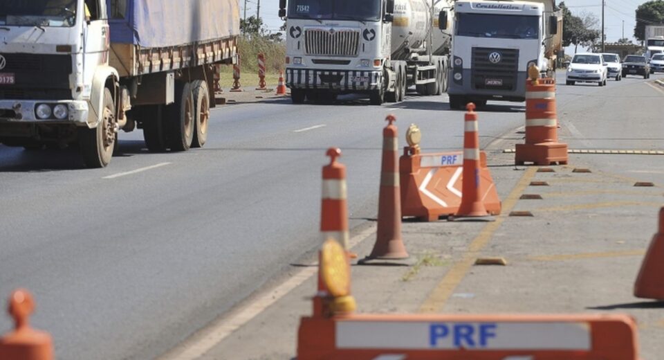 PRF: quase 44% das mortes nas estradas envolvem veículos de carga