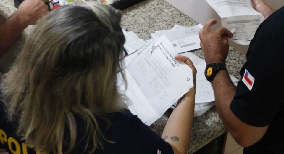 AM: Polícia detém agentes públicos suspeitos de colaborar com facção