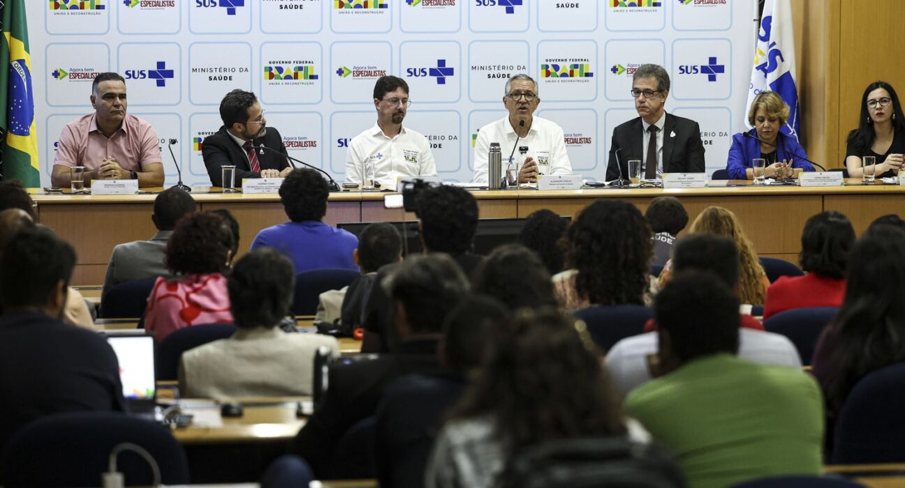 Saúde anuncia 3 mil vagas de residência e 900 para especialistas