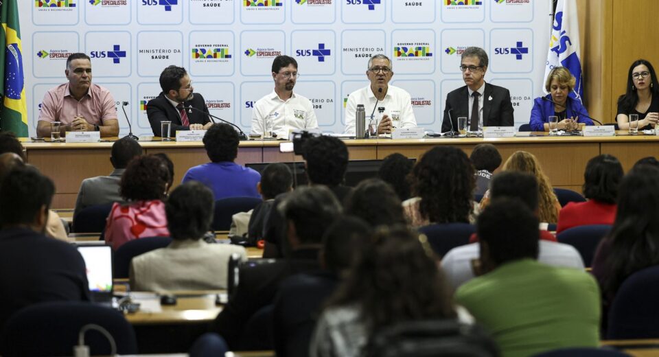 Saúde anuncia 3 mil vagas de residência e 900 para especialistas