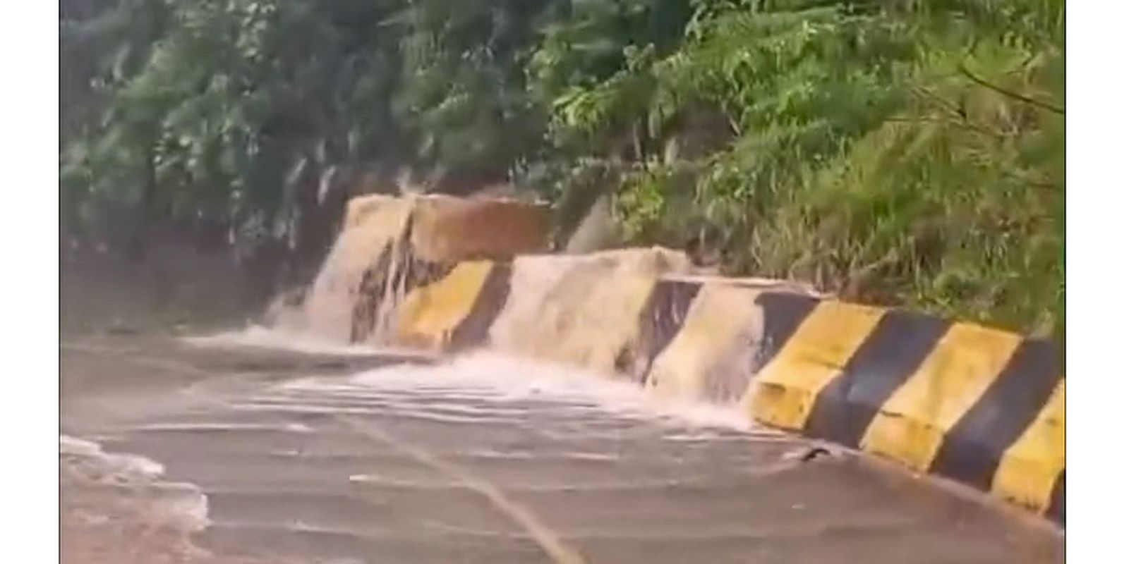 Chuvas deixam mais de 300 desabrigados em Peruíbe, no litoral paulista