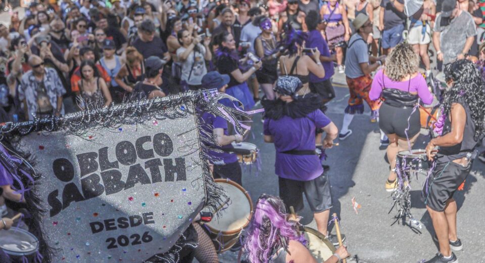 Em SP, bloco mistura clássicos do Black Sabbath com ritmos brasileiros