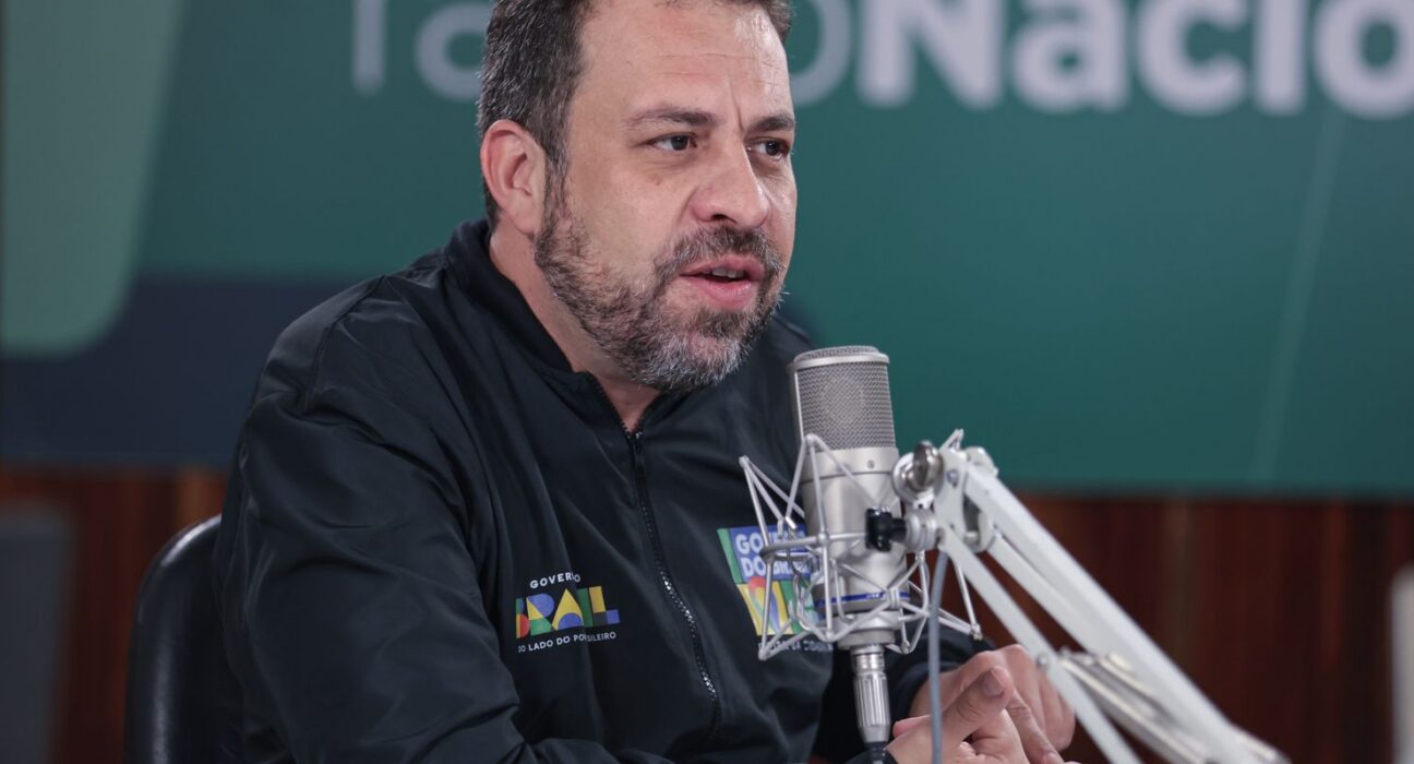 Acabar com a escala 6x1 é prioridade do governo, afirma Boulos