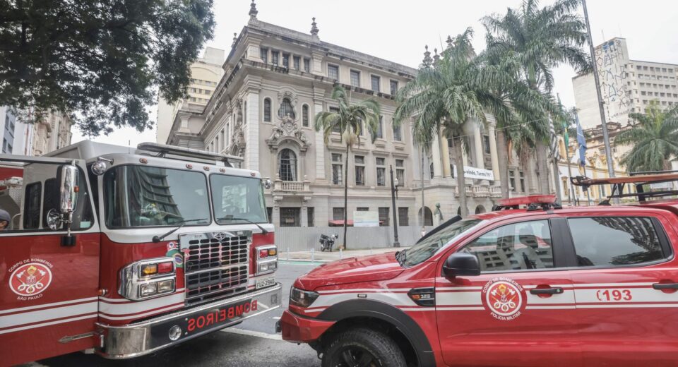 Incêndio atinge prédio da Faculdade de Direito da USP em São Paulo