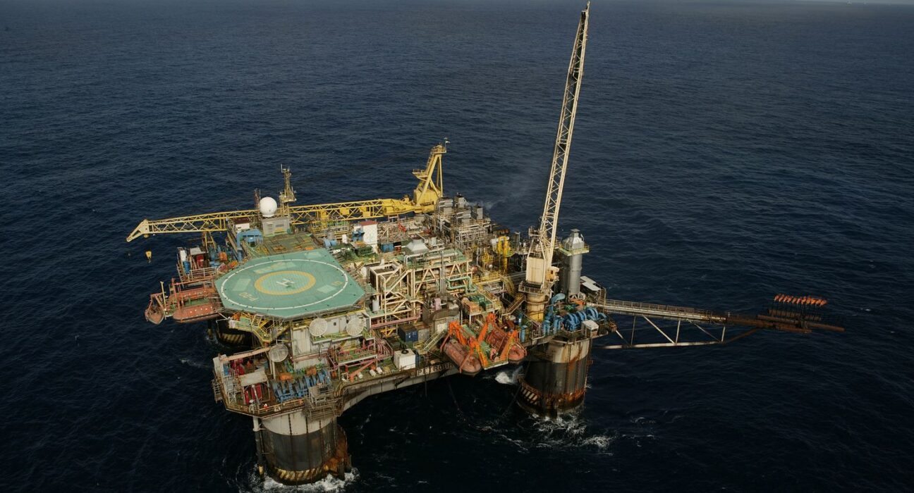 Produção de petróleo e gás no país cresce 13,3% em 2025 e bate recorde