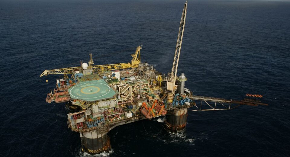 Produção de petróleo e gás no país cresce 13,3% em 2025 e bate recorde