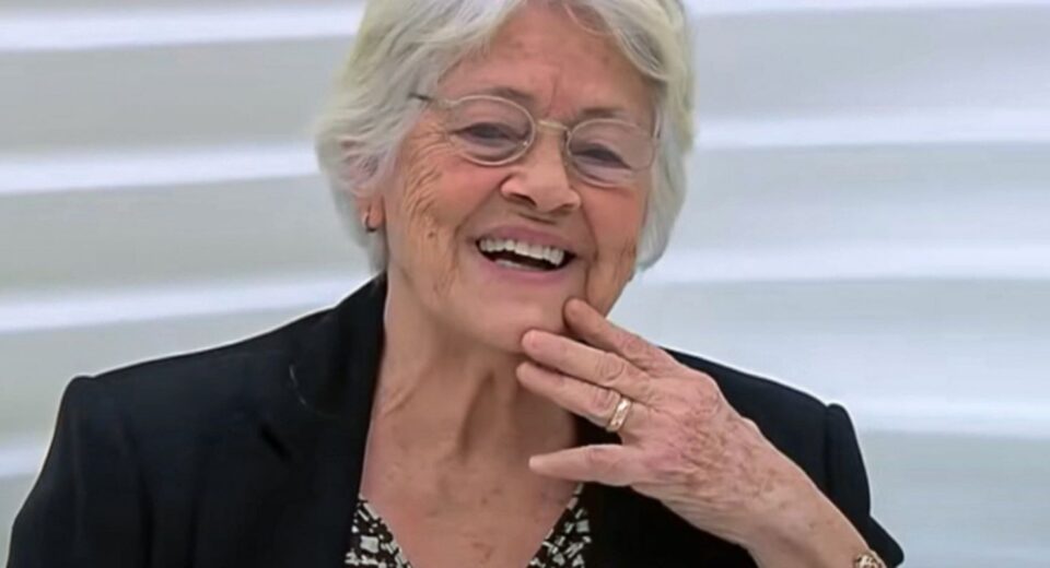 Adélia Prado recebe alta hospitalar e está em casa