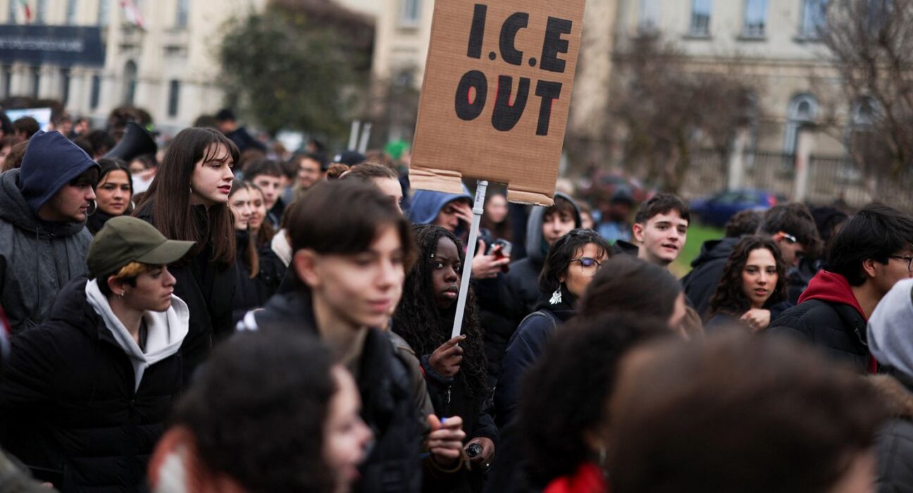 Protestos contra ICE ocorrem em Milão antes da abertura da Olimpíada