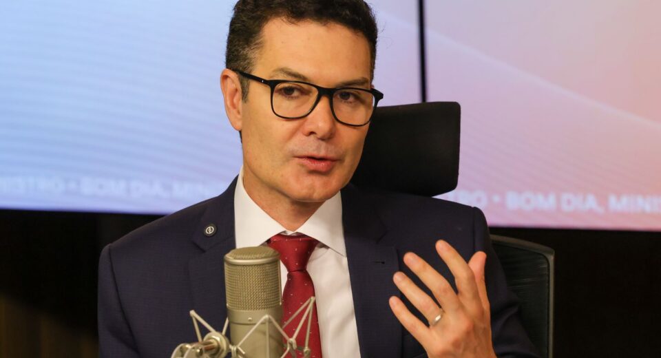 Parceria permitirá regularizar terras da União, diz ministro