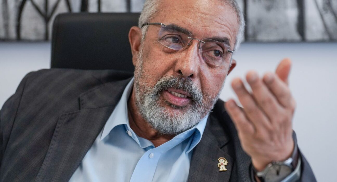 Não há mais razão para manter escala 6x1 e jornada de 44h, diz senador