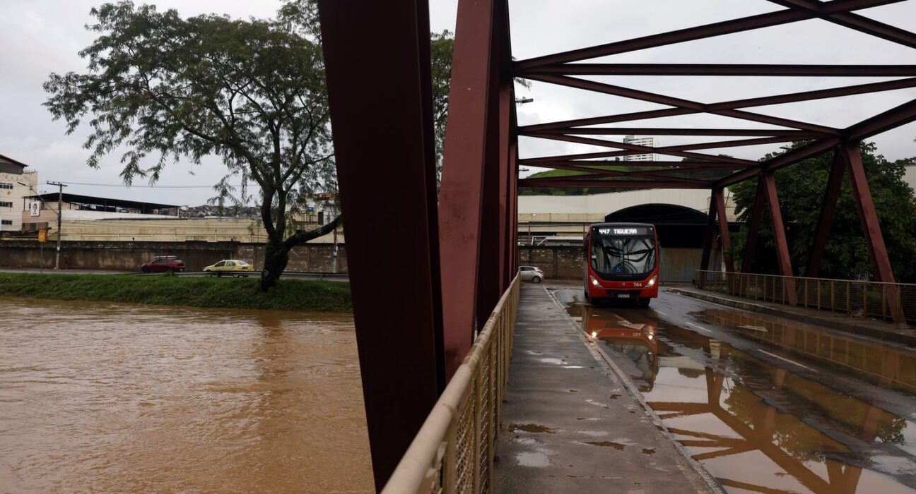 Equipes federais reforçam atendimento a afetados por chuva em MG