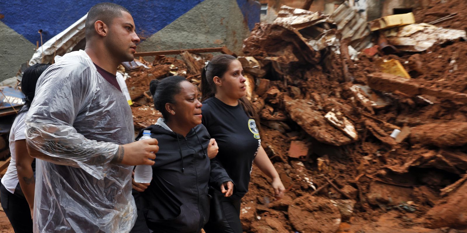Moradores relatam desespero após mortes em Juiz de Fora