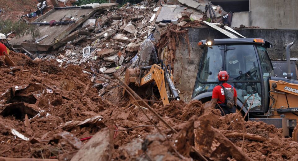 Número de mortos com as chuvas chega a 30 em Minas Gerais