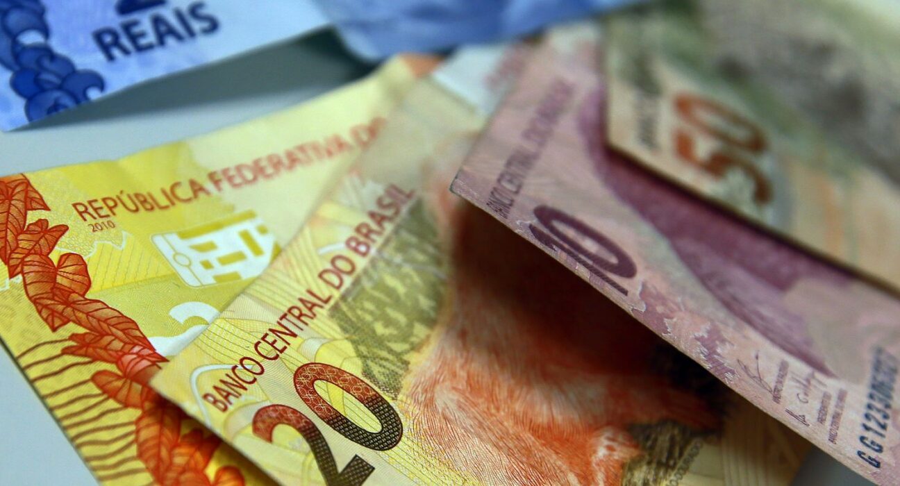 Dívida Pública fica praticamente estável, mas supera R$ 8,6 trilhões