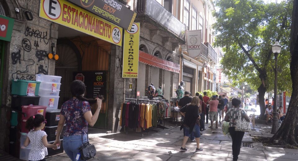 Vendas no comércio varejista fecham 2025 com alta de 1,6%