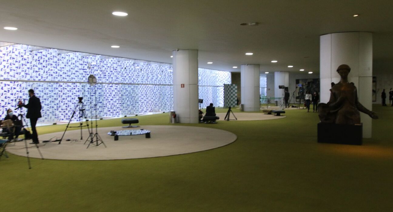 Sindicatos repudiam violência contra jornalista na Câmara