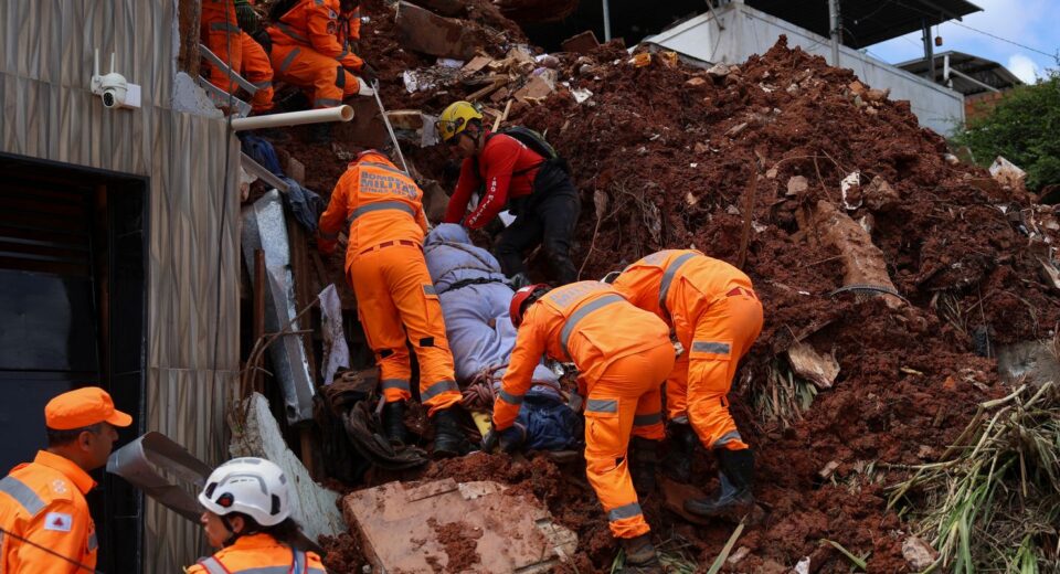 Chega a 46 o número de mortos nas chuvas na Zona da Mata Mineira