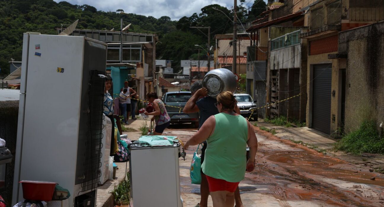 Sobe para 49 número de mortos em Juiz de Fora e Ubá