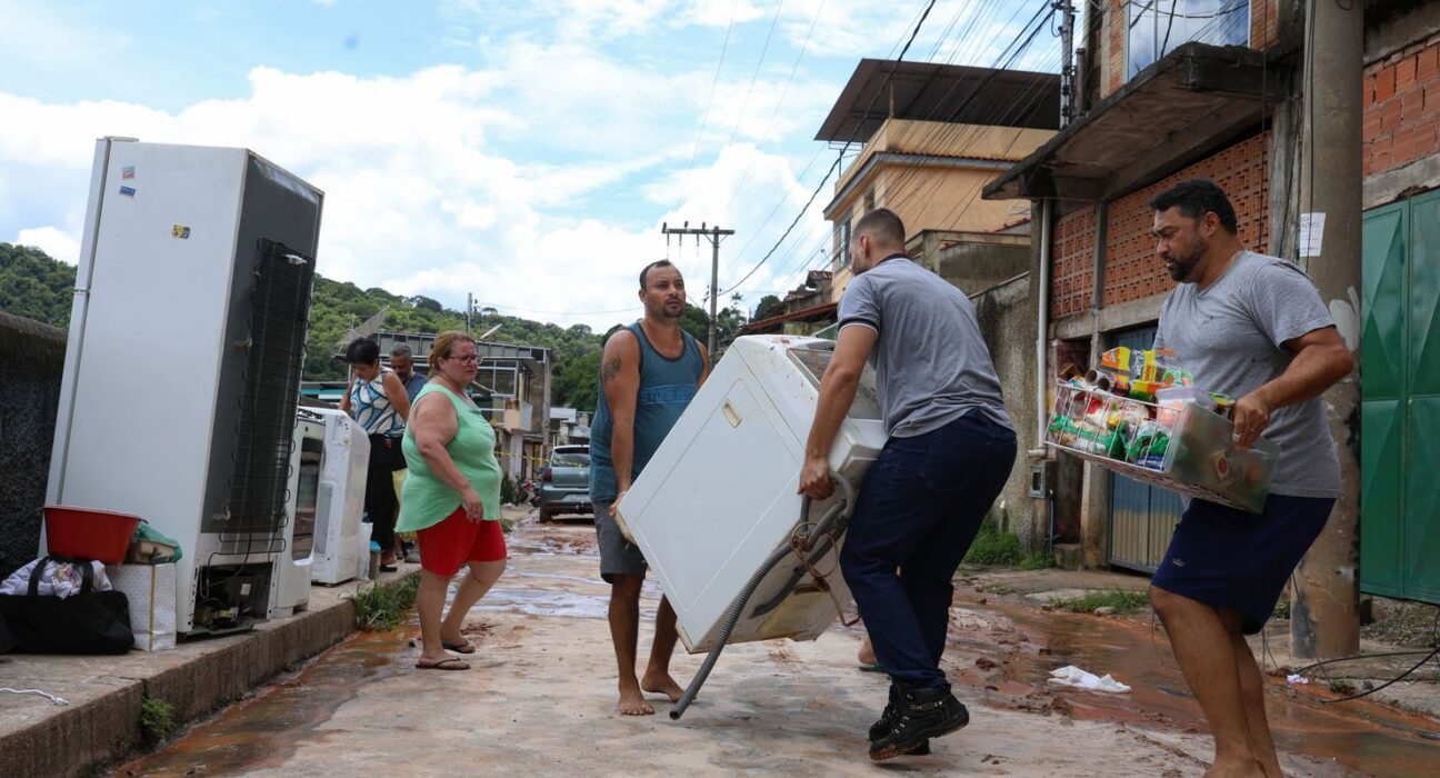 Saúde envia equipes do SUS para áreas atingidas pela chuva em Minas