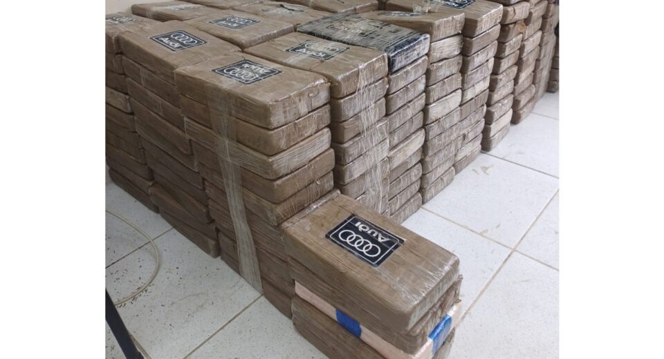 Operação internacional apreende 1,3 t de cocaína em alto mar