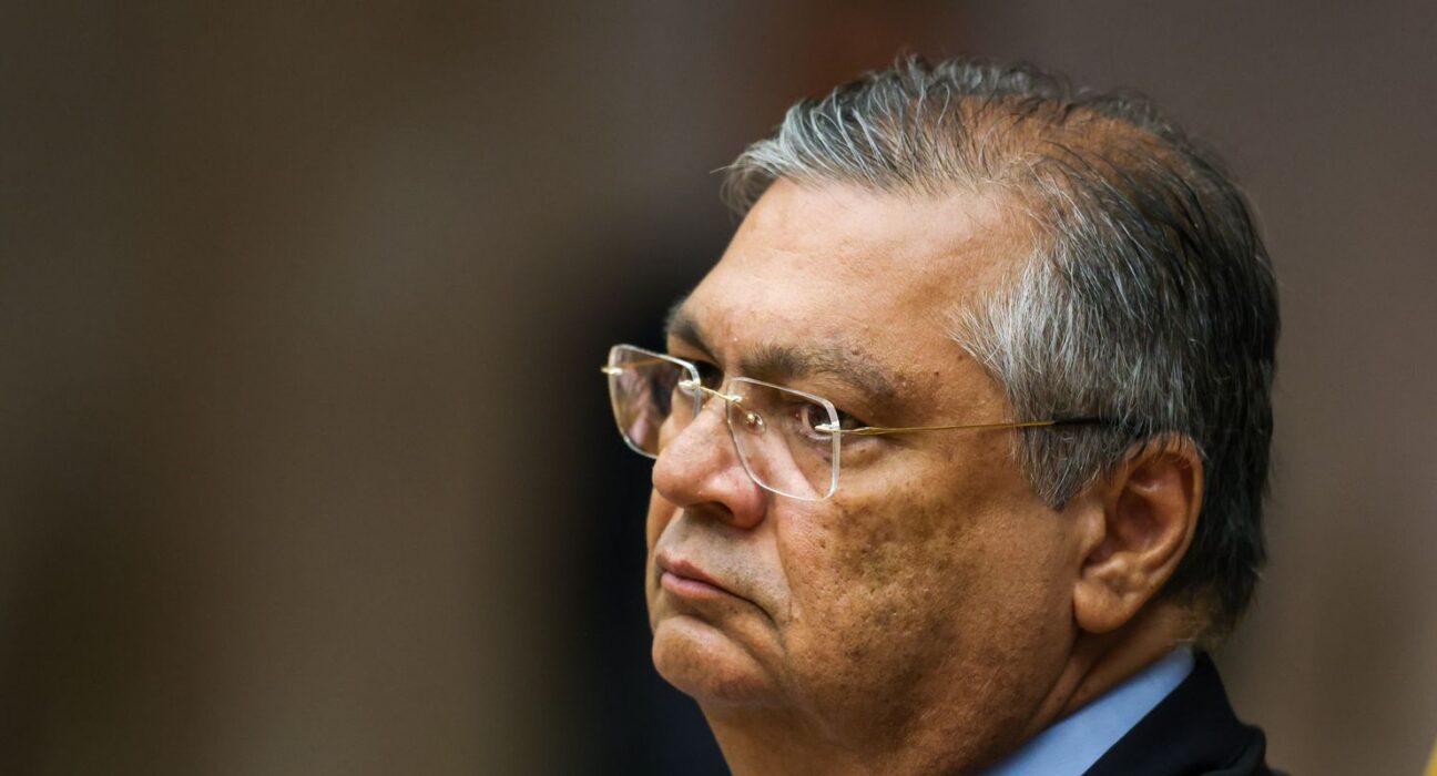 Dino suspende decisão da CPMI do INSS que quebrou sigilos de Lulinha