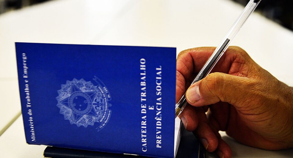 Brasil tem recorde de 66,8% dos trabalhadores na previdência social