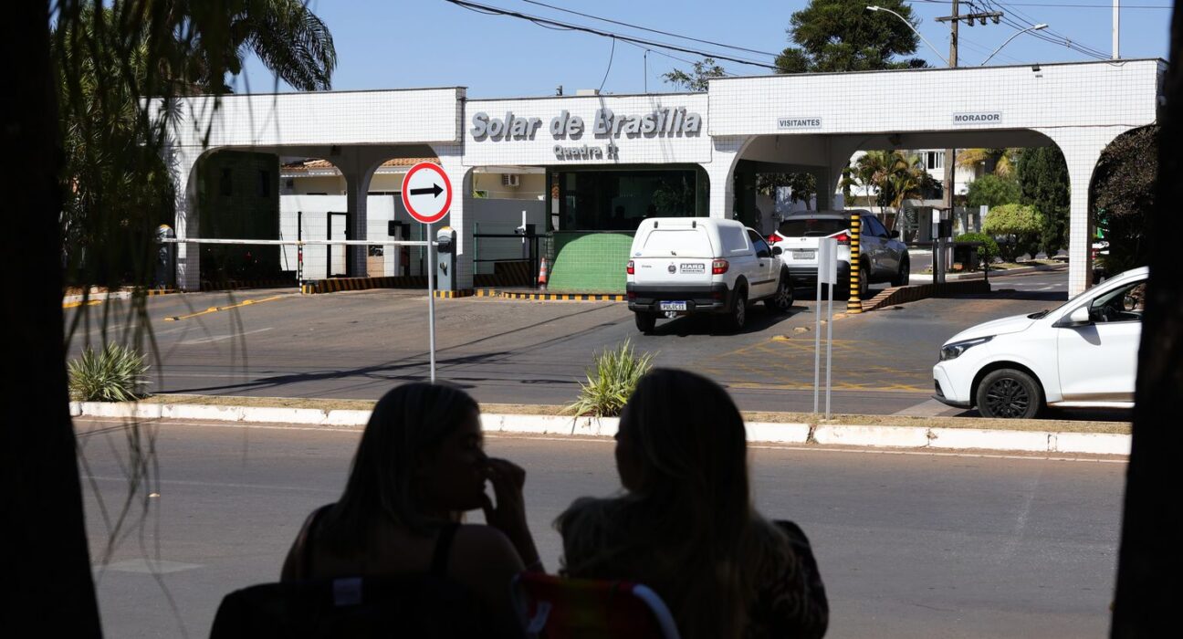 Bolsonaro tem 24h para explicar fala de Eduardo sobre acesso a vídeo